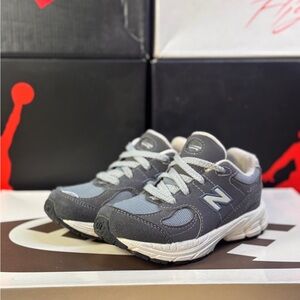 New Balance 2002R Kids' Size 9